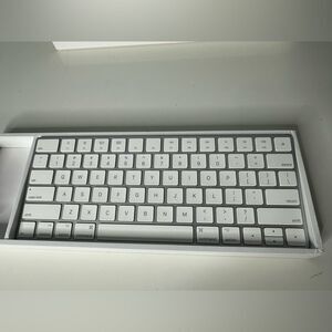 Apple Magic Wireless Keyboard A1644 Lightning Port